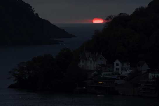 12 November 2022 - 07:26:20

---------------------------
Sunrise over the sea from Dartmouth